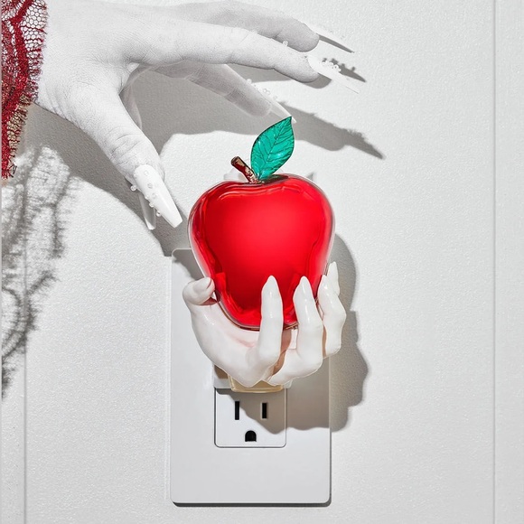 Bath & Body Works Other - BATH & BODY WORKS 2022 evil poison apple skull witch hand nightlight plug, BNWT.